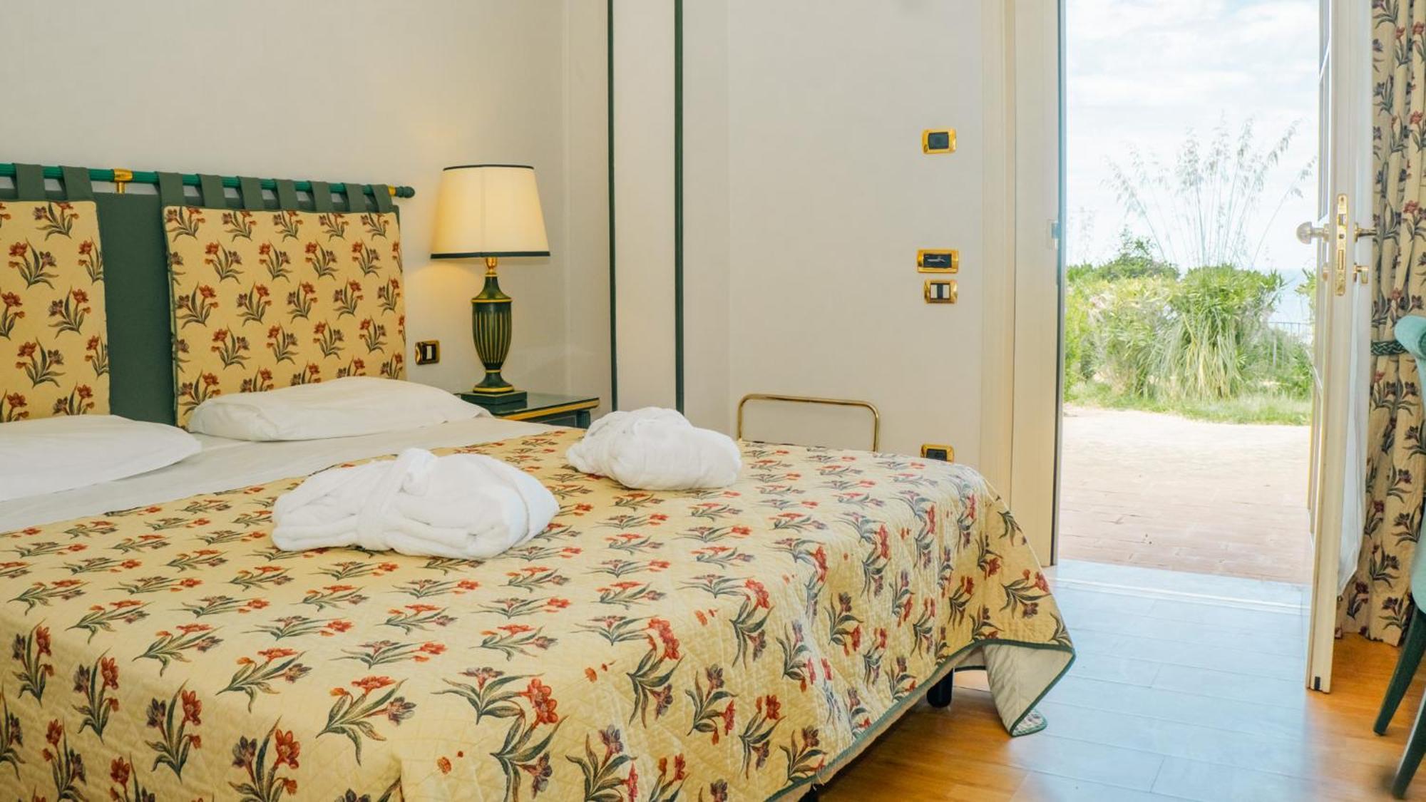 Altafiumara Resort & Spa วิลลาซานโจวานนี ภายนอก รูปภาพ